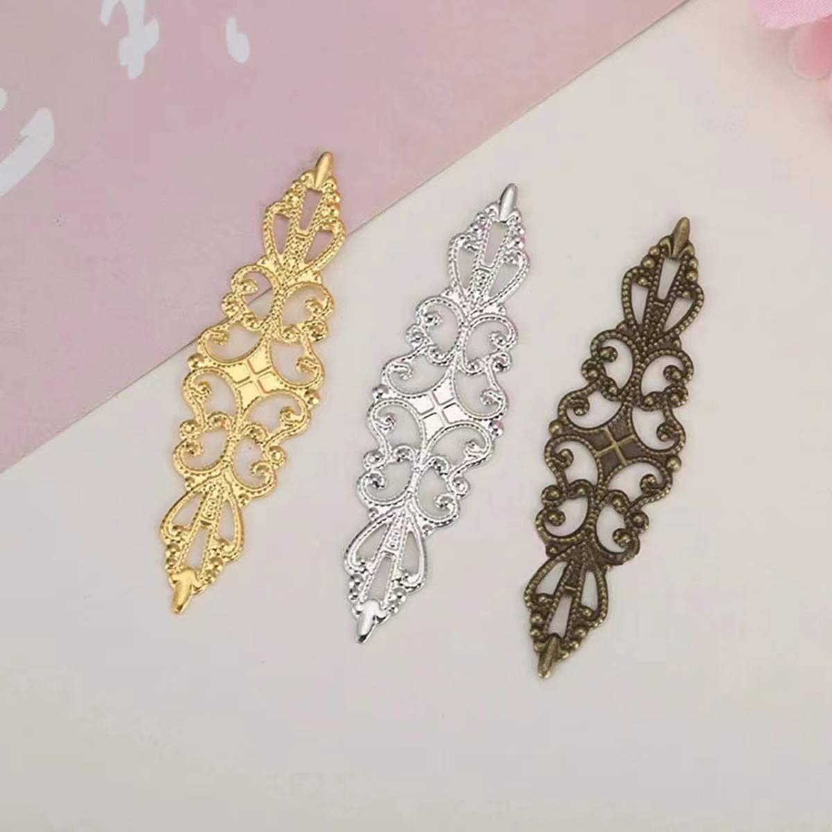 200 ชิ้น จี้โลหะลายดอกไม้ฉลุรู - Embellishment Crafts บทวิจารณ์และราคา